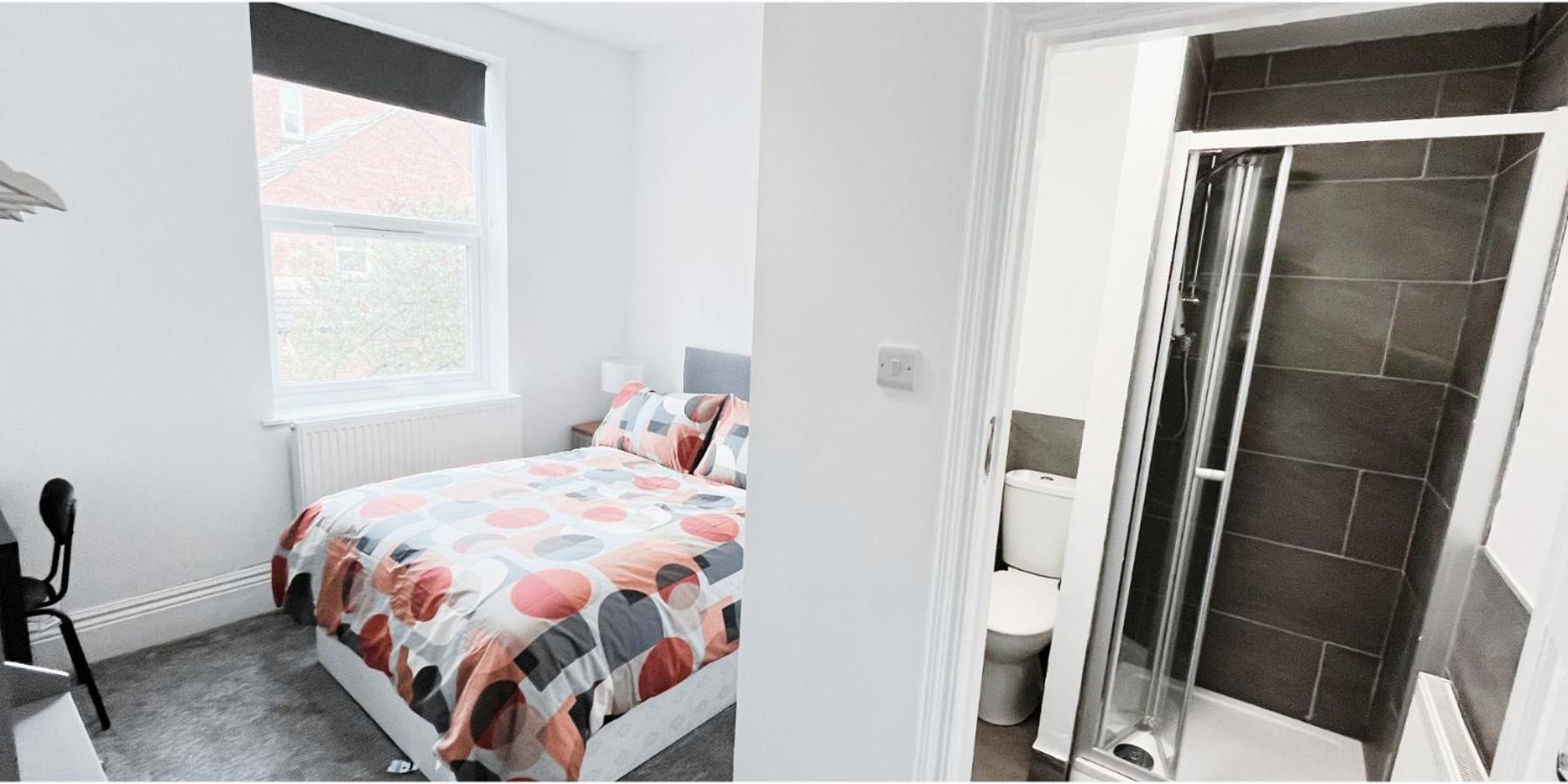 Private Room In Modern House Near 노팅엄 외부 사진