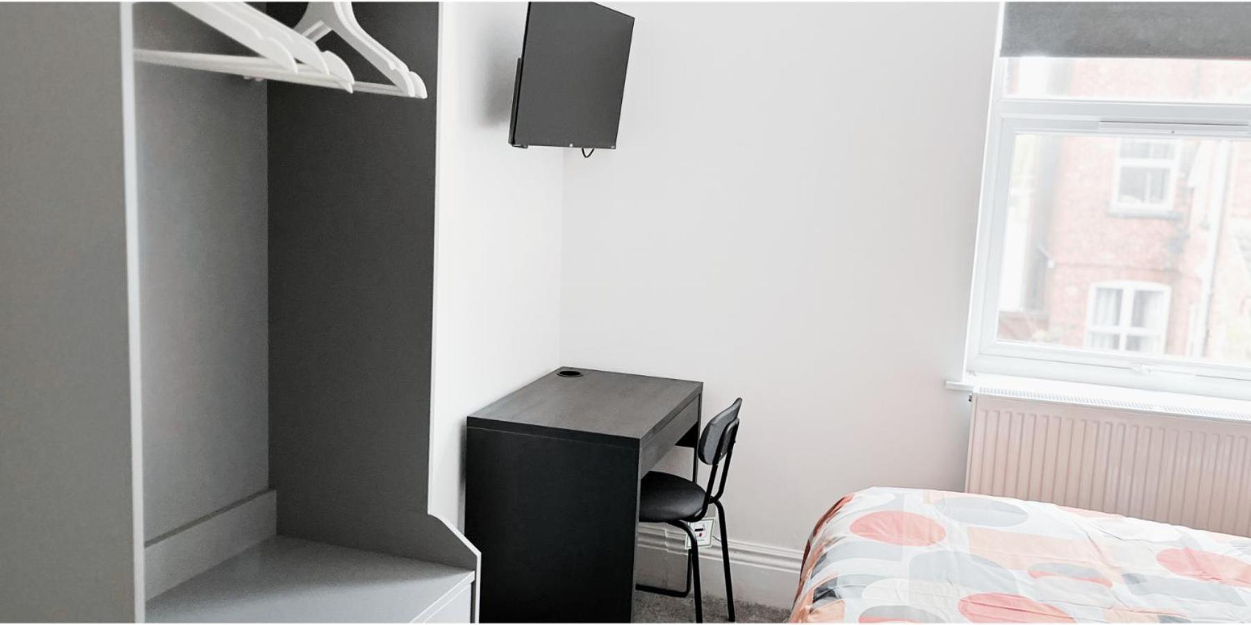 Private Room In Modern House Near 노팅엄 외부 사진
